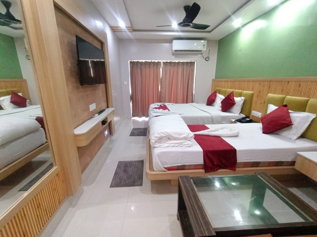 Triple Bed Balcony-Side sea view room
