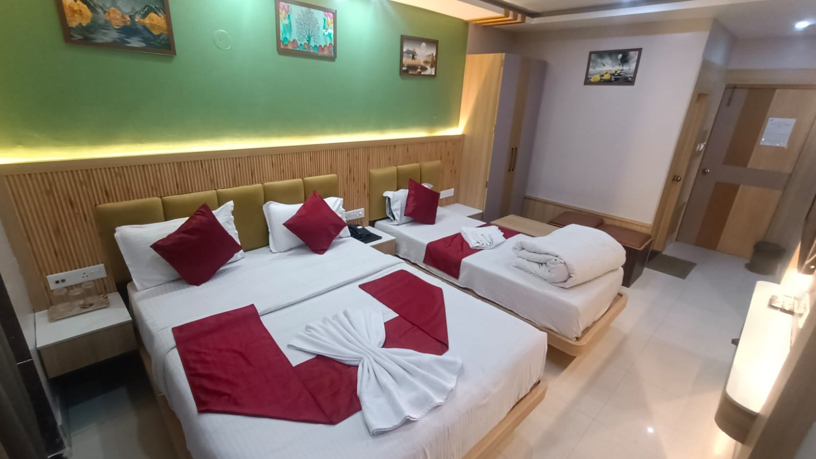 Triple Bed Balcony-Side sea view room